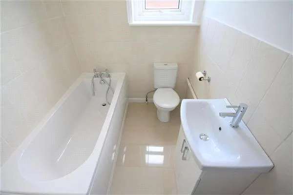 2 Bedroom Apartment in Westbourne Village, Near Sandy Beaches