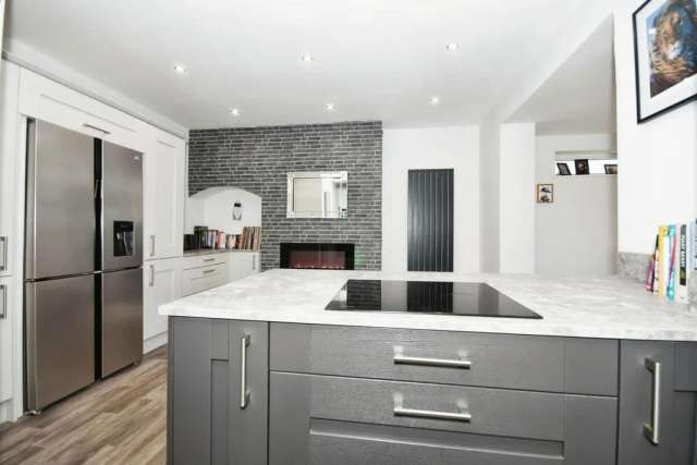 Spacious 3 Bedroom 1930s Semi Detached House in Sheffield