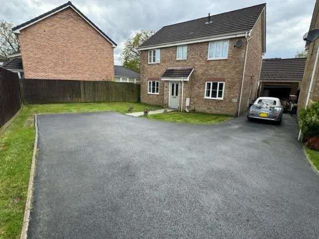 Modern Four Bedroom Detached in Tregof Village