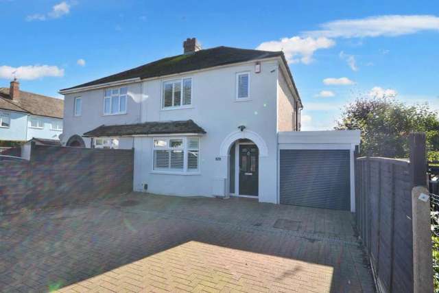 3 bedroom semi-detached house for sale