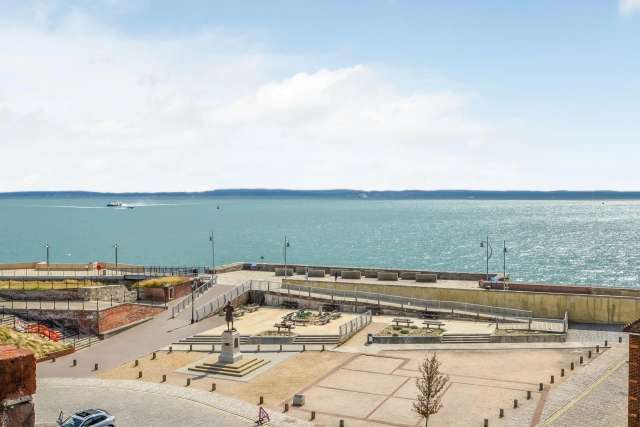 Apartment for sale with 2 bedrooms, Old Portsmouth, Hampshire