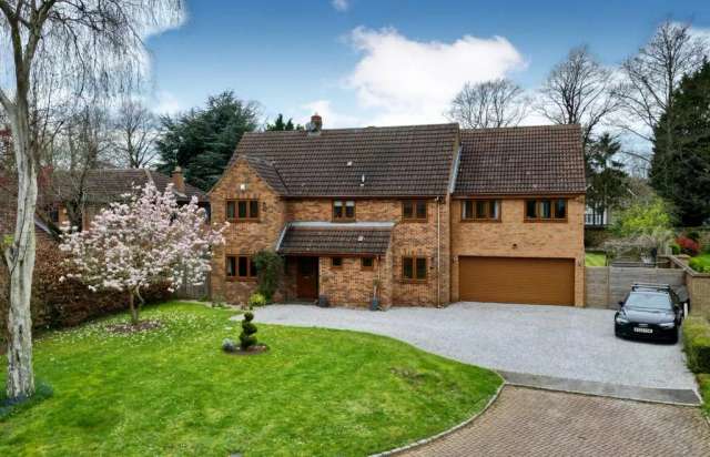 5 bedroom detached house for sale