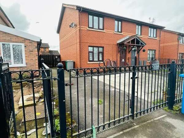 House For Rent in Manchester, England