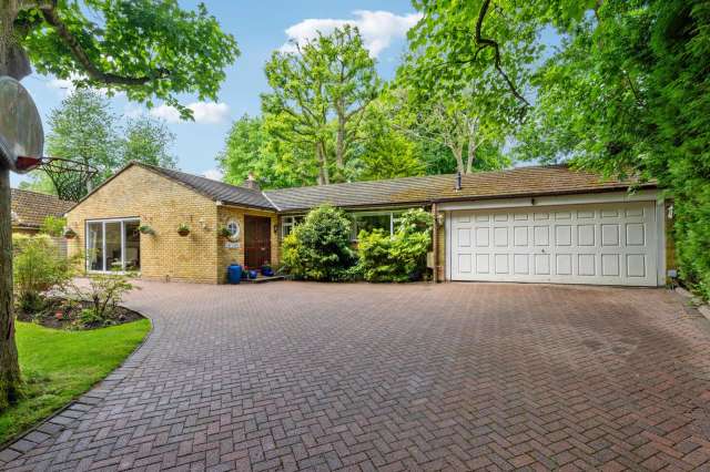 Bungalow for sale with 4 bedrooms, Church Road, Studham