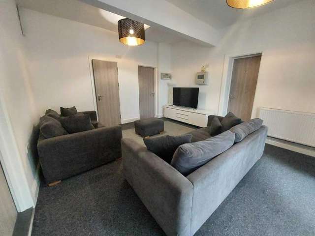 5 bedroom flat to rent