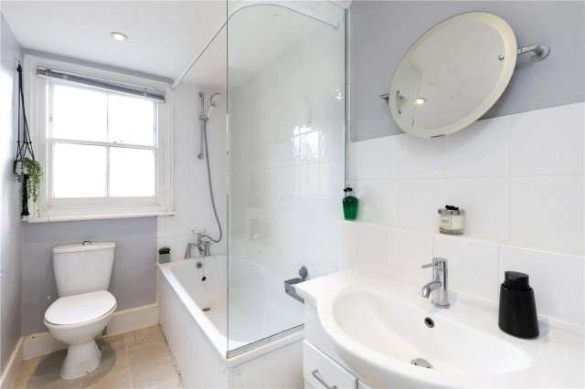 Spacious 4 Bedroom Victorian Conversion in Central Putney