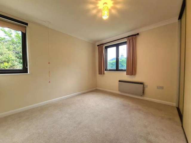 2 bedroom ground floor flat for sale