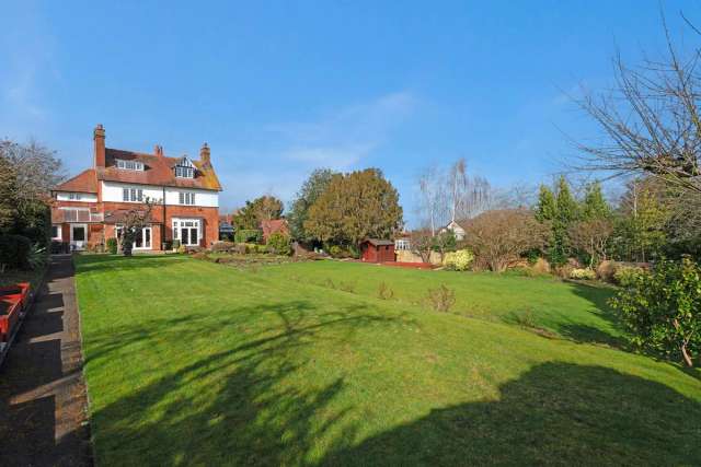 Detached House for sale with 6 bedrooms, Corbett Avenue Droitwich Spa, Worcestershire