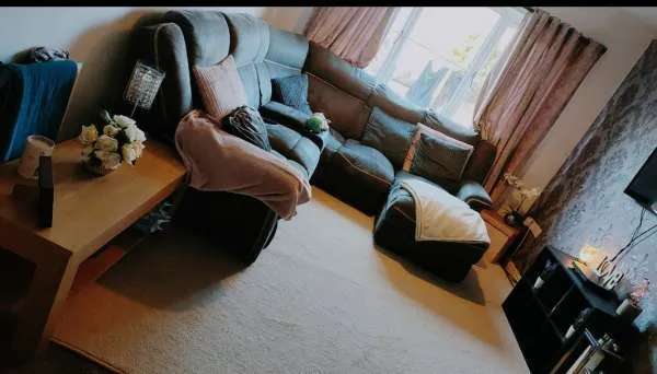 Flat For Rent in Barnsley, England