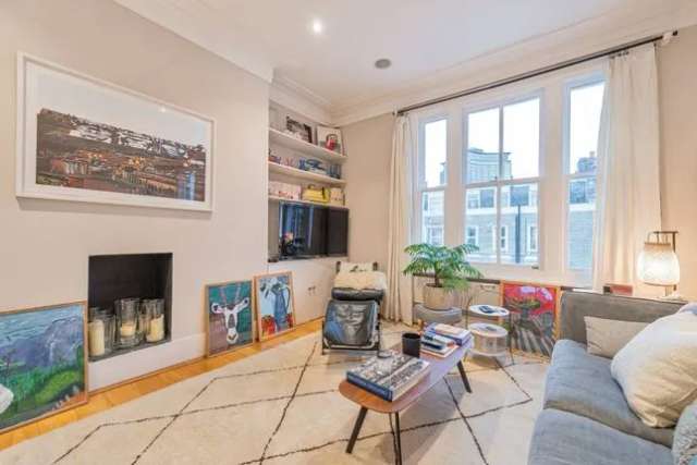 2 Bedroom Flat with Terrace in Earls Court