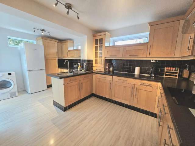 4 bedroom Detached house
 For Sale