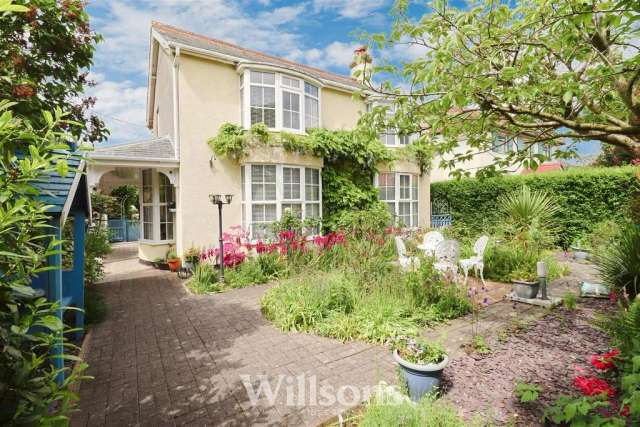 Period Property with Garden, Lift and Garage in Sutton-on-Sea