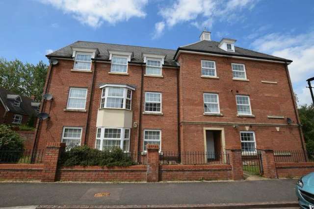 Modern 2 Double Bedroom 1st Floor Apartment Available End October