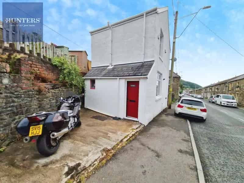 2 bedroom House
For Sale
Total Size: 775 SQ FT