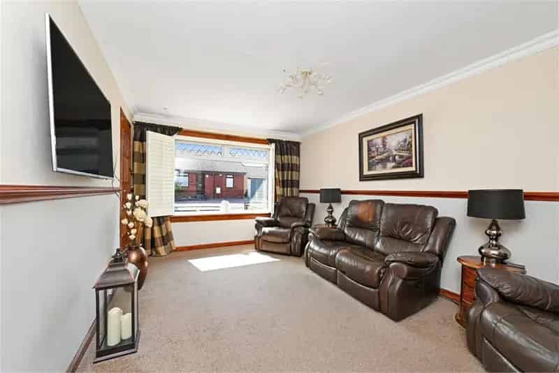 3 Bed Bungalow - Semi-Detached with 2 Reception Rooms