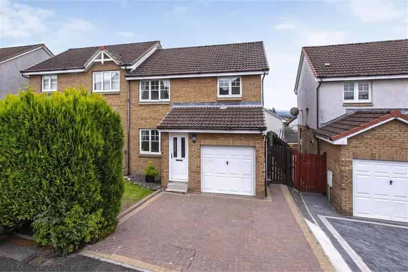 3 Bed House - Semi Detached with 2 Reception Rooms