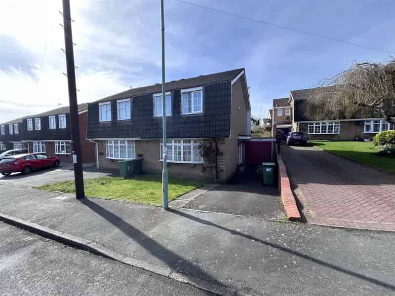 2 bedroom House
 For Sale