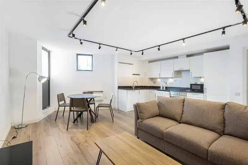 2 bedroom Flat
 To Let