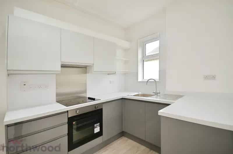 2 Bedroom Flat House to Rent