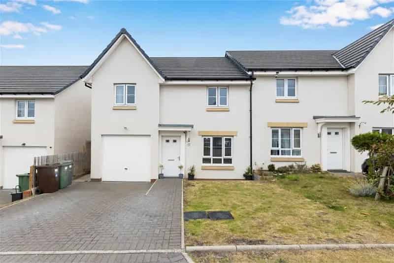 3 Bed House - Semi Detached with 1 Reception Room