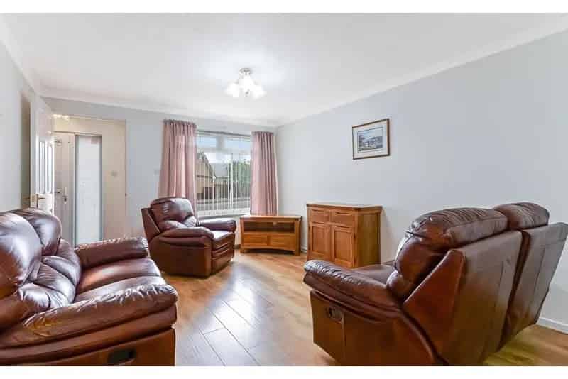 3 Bed House - Detached with 1 Reception Room