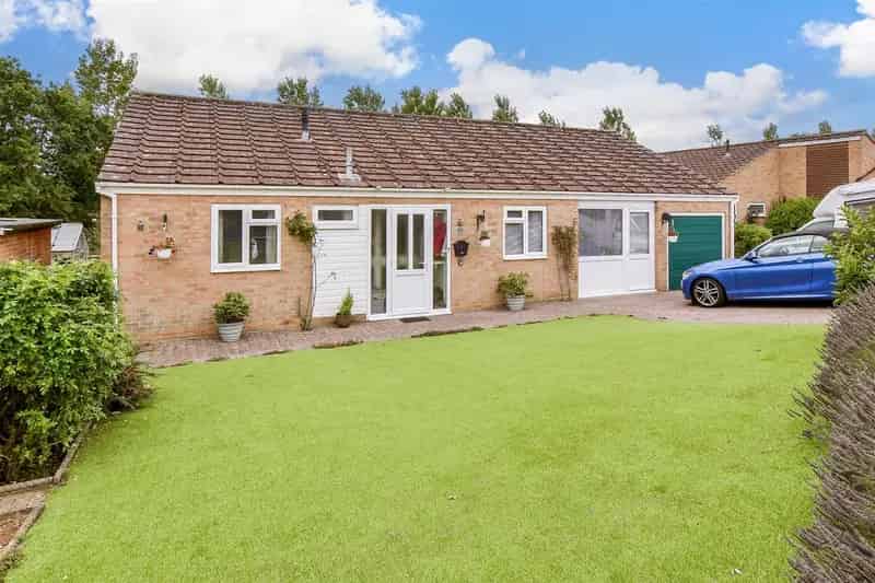 3 bedroom detached bungalow for sale
