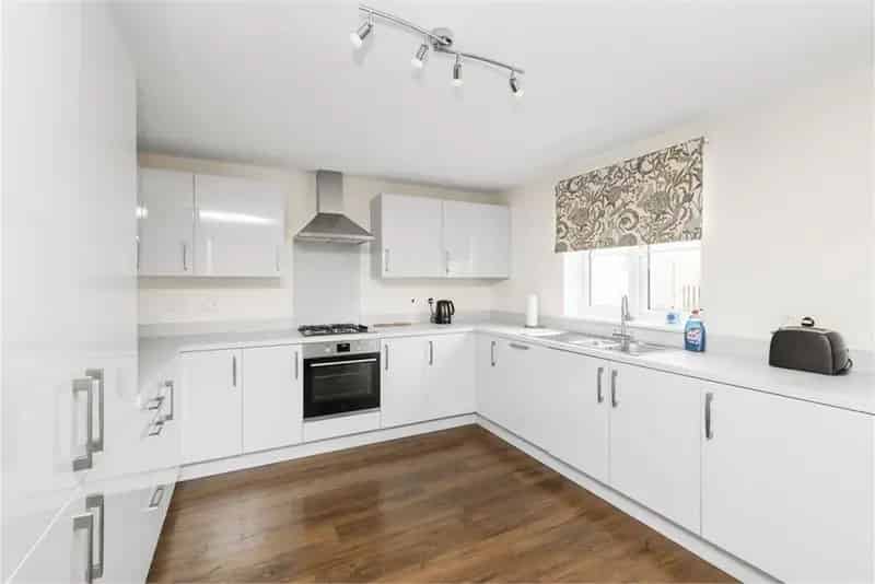 5 Bed House - Detached with 1 Reception Room