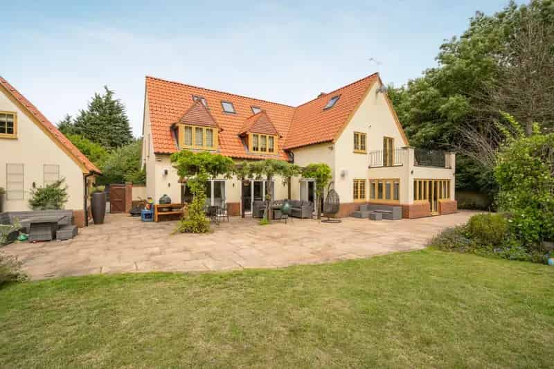 Detached House for sale with 7 bedrooms, Chinnor Road, Bledlow Ridge