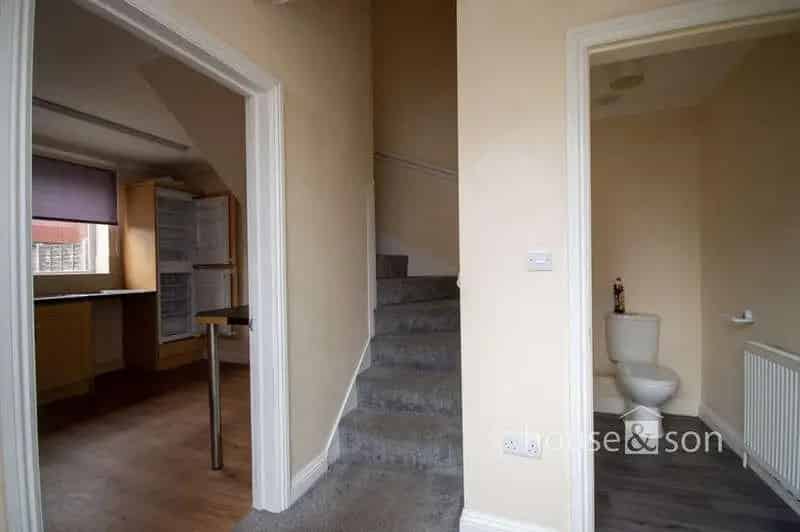 2 bed house for sale