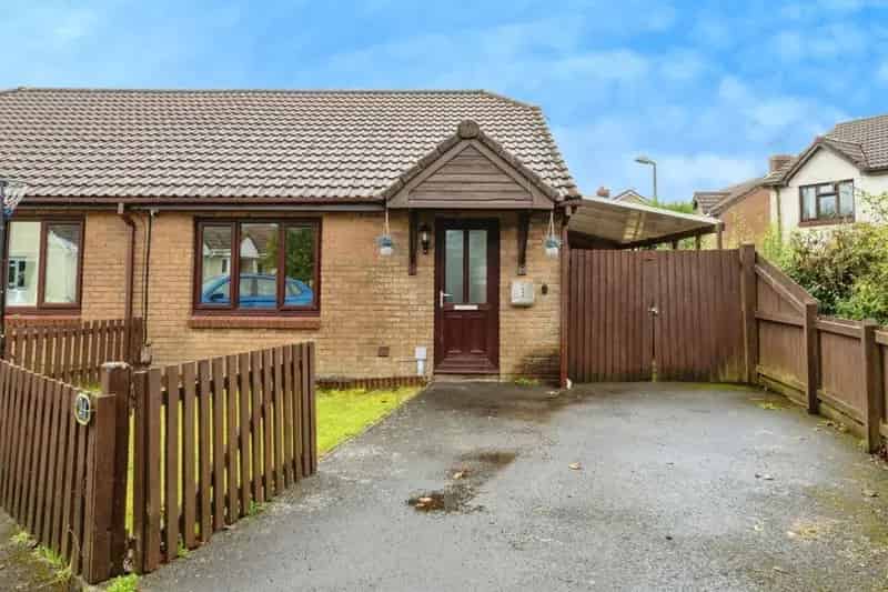 3 bedroom semi-detached bungalow