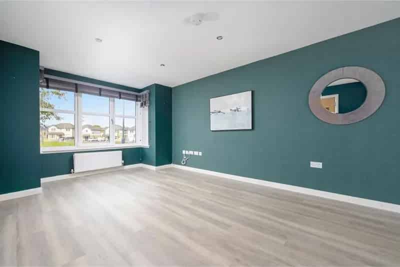 5 Bed House - Detached with 1 Reception Room