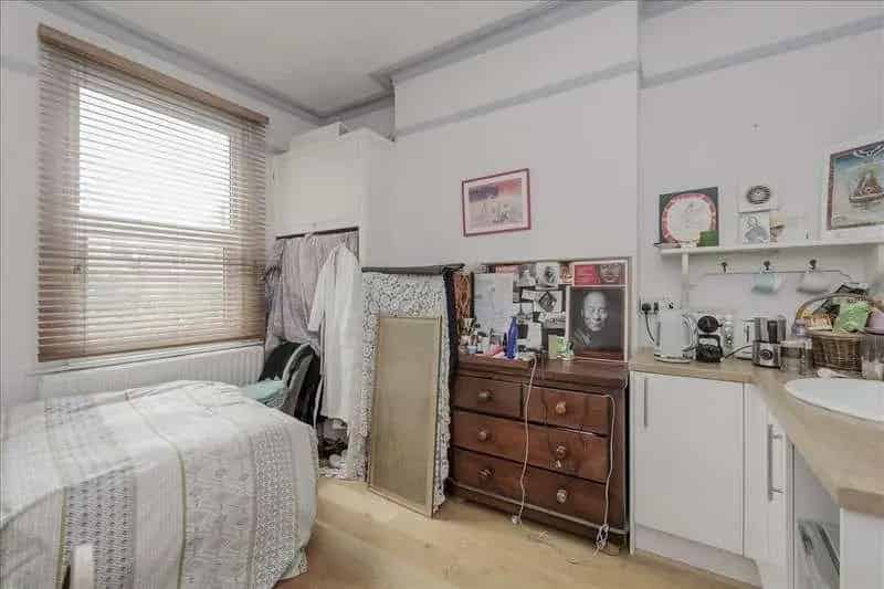 5 bed house for sale