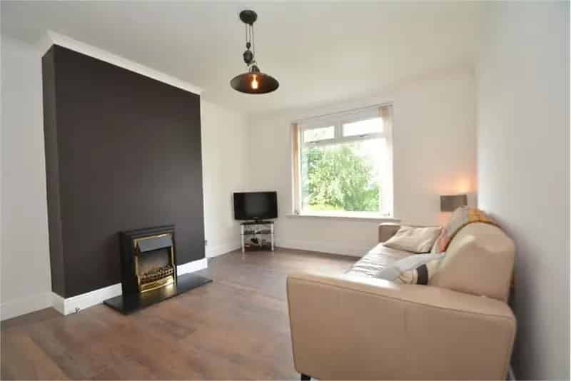 2 Bed Flat - Lower with 1 Reception Room