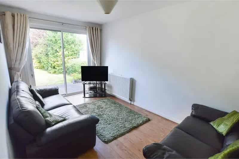 4 Bed House - Detached with 3 Reception Rooms