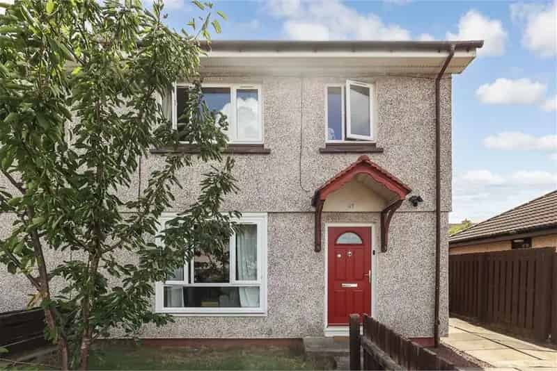 3 Bed House - Semi Detached with 1 Reception Room
