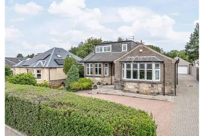 4 Bed House - Detached with 2 Reception Rooms