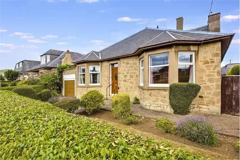 3 Bed Bungalow - Detached with 2 Reception Rooms
