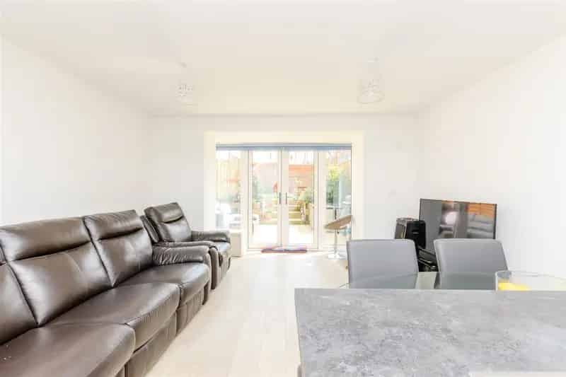 4 bedroom terraced house for sale