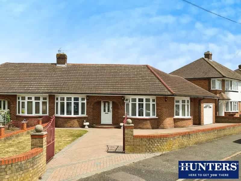 3 bedroom Bungalow
 For Sale 
Total Size: 1217 SQ FT