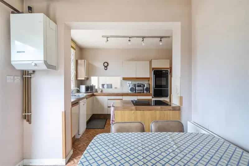 4 bed property for sale