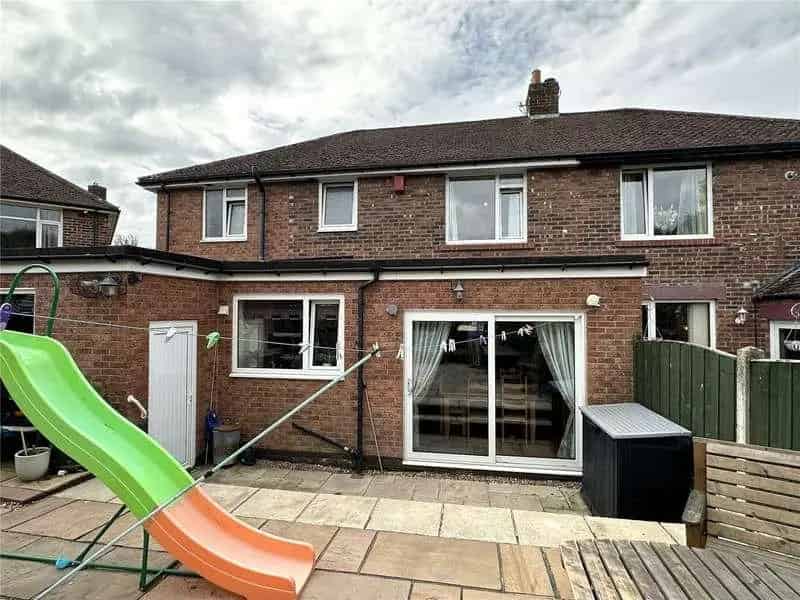 4 bed house for sale