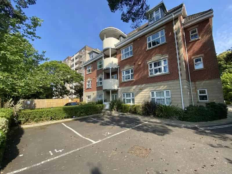 2 bedroom Flat
 For Sale