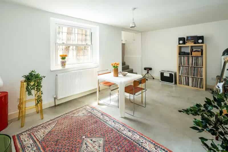 Flat For Sale , London, England