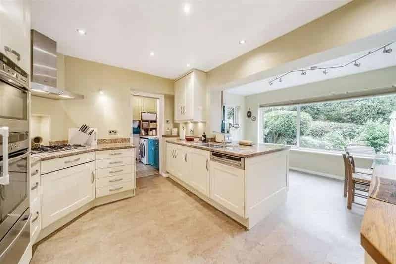 4 bed house for sale