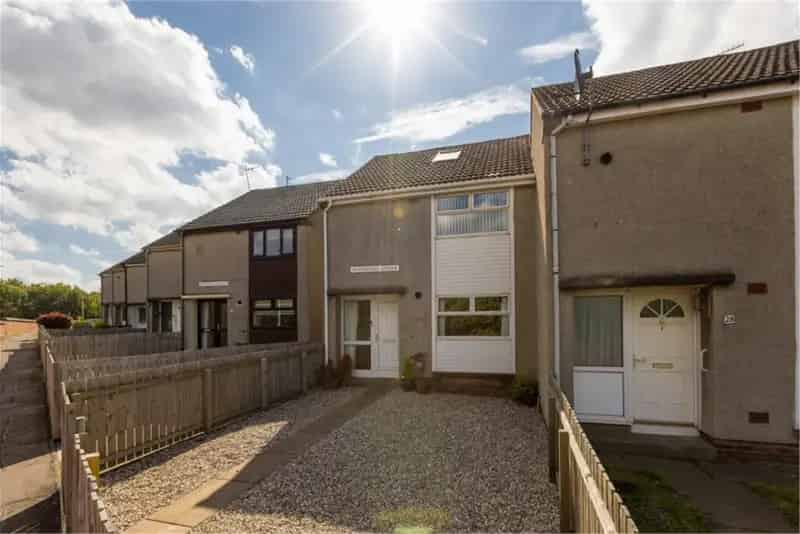 2 Bed House - End Terraced with 2 Reception Rooms