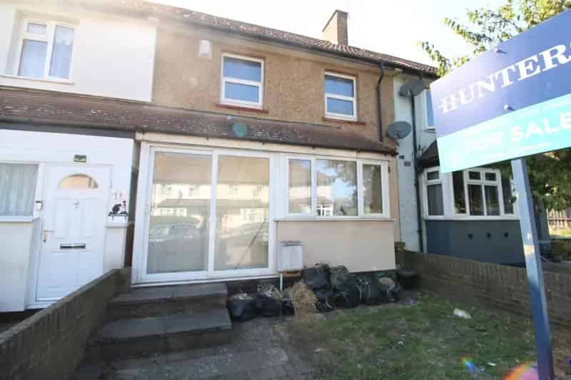 3 bedroom House
For Sale
Total Size: 734 SQ FT