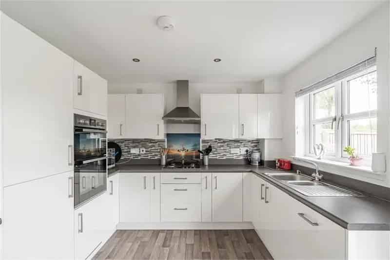 3 Bed House - Semi Detached with 2 Reception Rooms