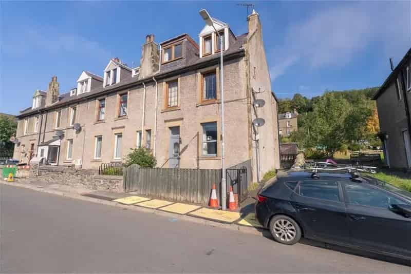 1 Bed Flat - Ground Floor with 1 Reception Room
